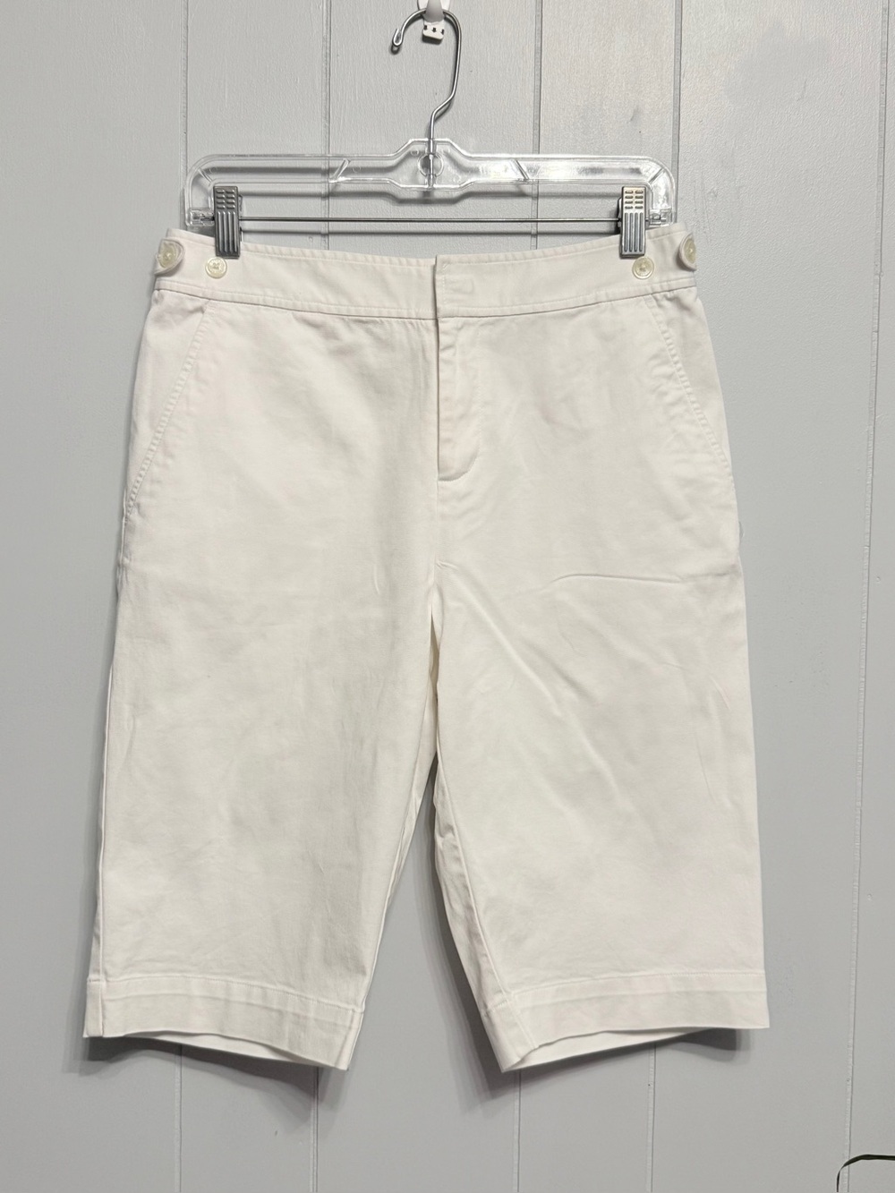 Ralph Lauren off-White 13” Shorts
97% Cotton 3% Elastin